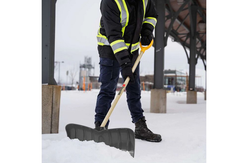 Garant Polypro 26 inch snow pusher GIPP26KD 4