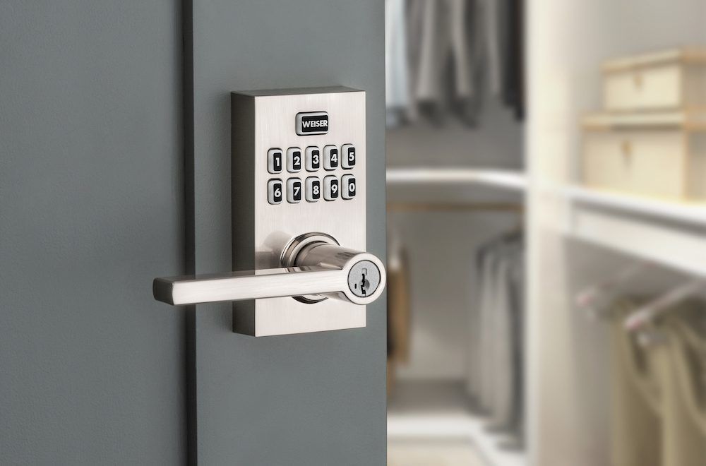 Smartcode-10-lever-electronic-lock-featuring-smartkey-in-satin-nickel-lifestyle 3