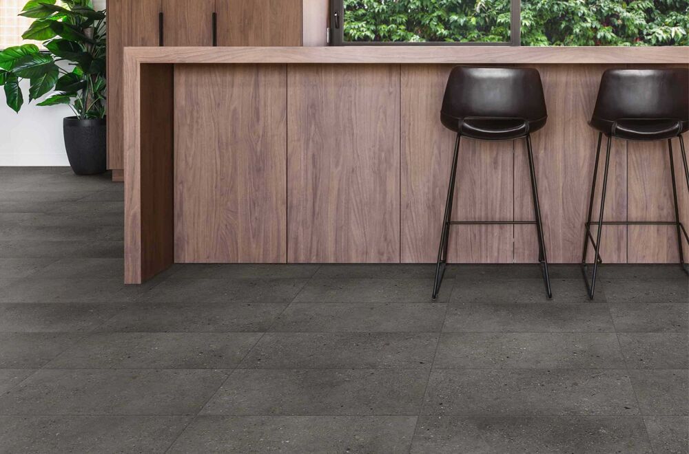 Dante Clic 2.0 Scuro 12x24 LVT Pandora close up 2