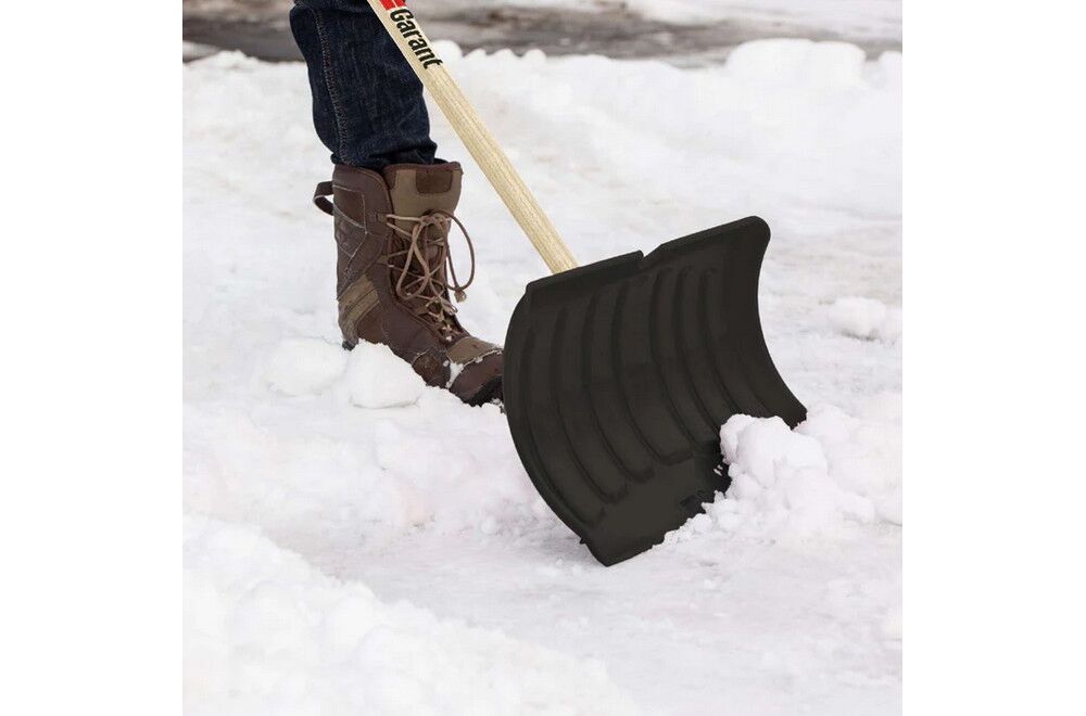 Garant Polypro 21 inch snow pusher 3