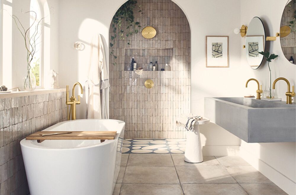 Moen Cia faucet collection 6221BG lifestyle image 4