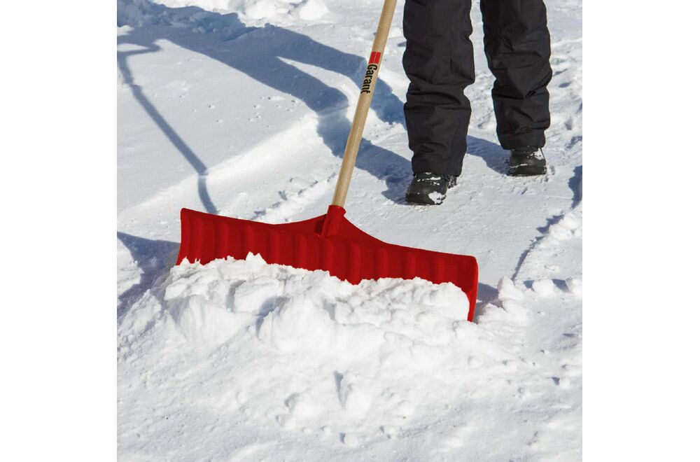Garant Alpine 30 inch snow pusher APP30KD 3